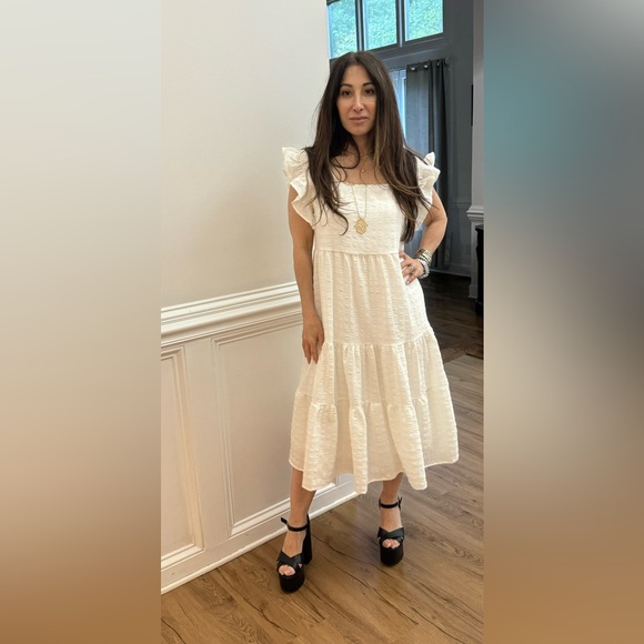 Textured Dress Tiered Ruffle Sleeve Midi Beautiful - Picture 3 of 10